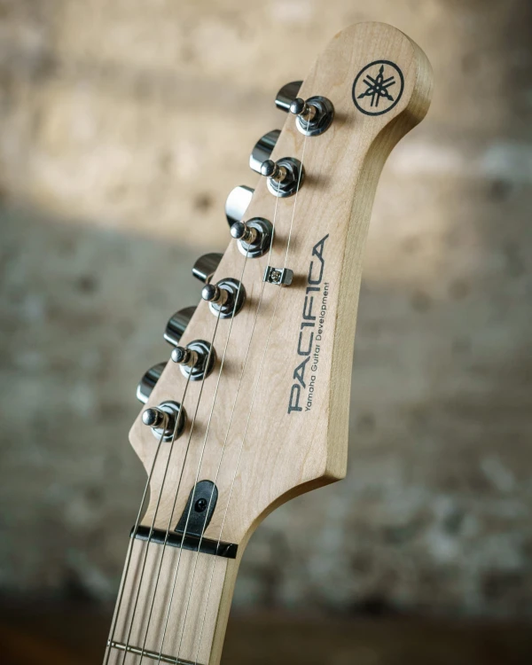 yamaha-pacifica-112vmx-gitara-elektryczna